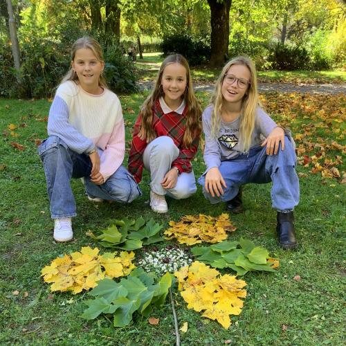 Schüler:innen präsentieren Naturbild