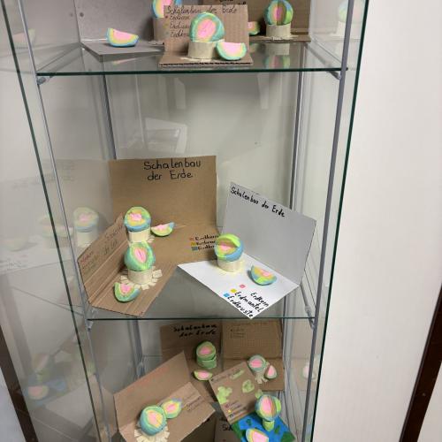 Schalenaufbau der Erde - Modelle