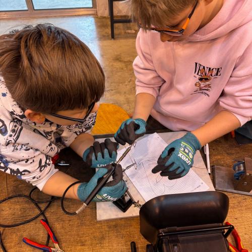 Schüler:innen beim MINT-Workshop