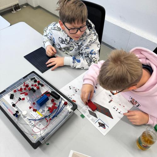 Schüler:innen beim MINT-Workshop