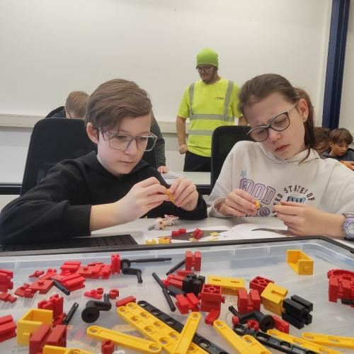 Schüler:innen beim MINT-Workshop