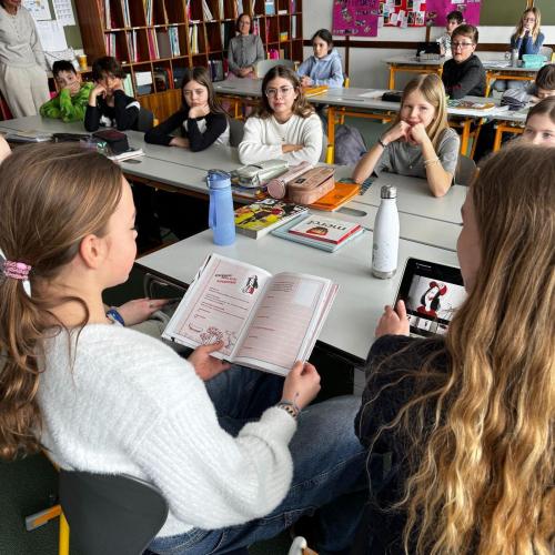Schüler:innen lesen beim Österreichischen Vorlesetag