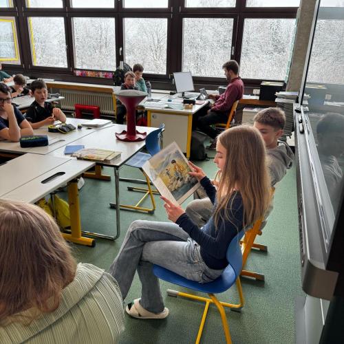 Schüler:innen lesen beim Österreichischen Vorlesetag