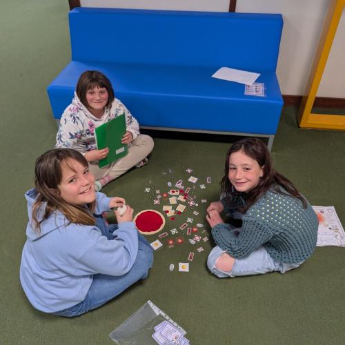 Schüler:innen der 1c beim "Pizzabacken"