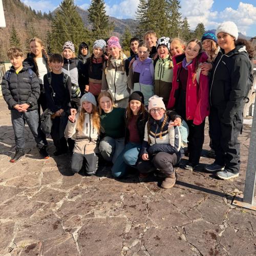 Schüler:innen der 3d beim Snowtubing in Kössen