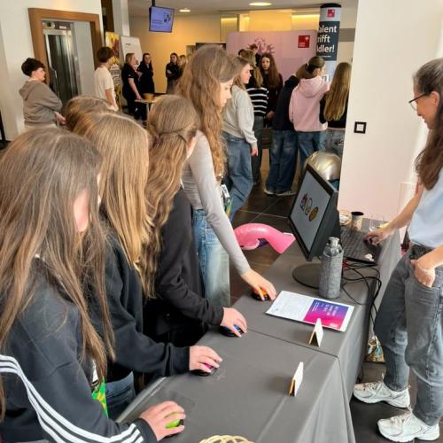 Schüler:innen beim Berufsfestival