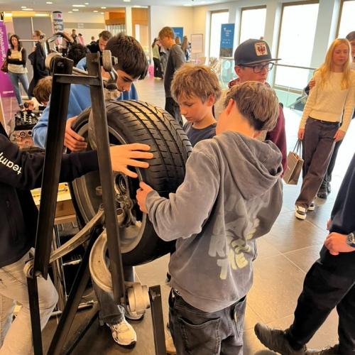 Schüler:innen beim Berufsfestival