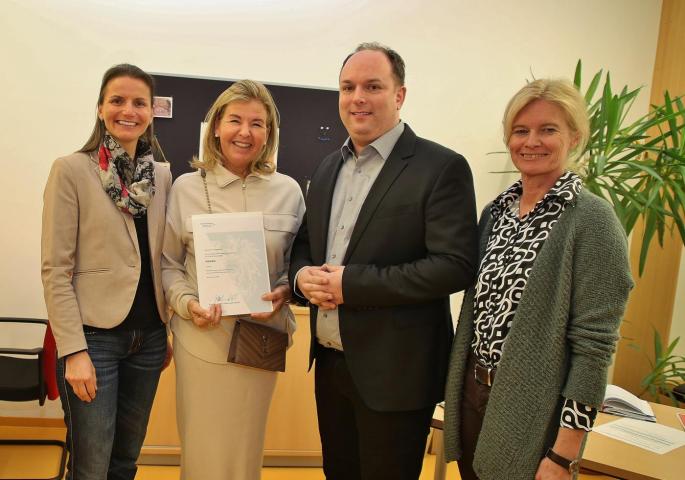 Auf dem Foto von links nach rechts: AL Dr. Bettina Ellinger, SRin Maria Berktold, Dir. Mag. Klaus Wechselberger, SQM Mag. Sonja Eder-Seibl