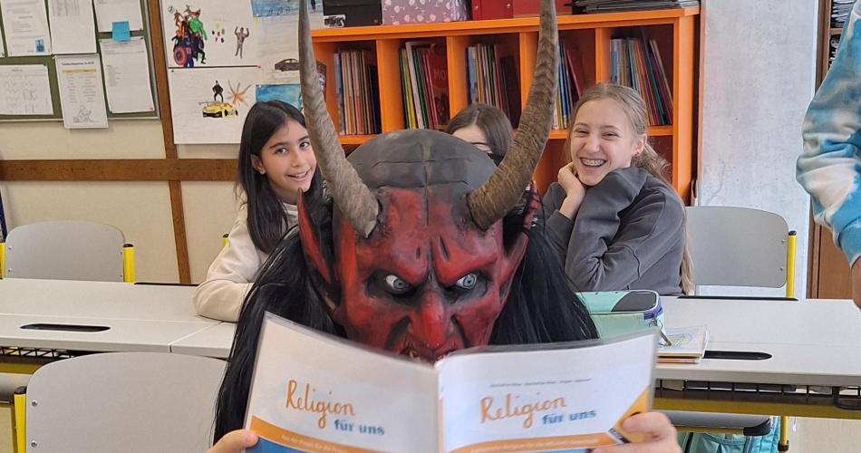 Krampusse in der 2a