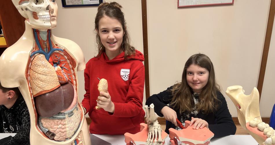 Schüler:innen bei der Woche der offenen Türen