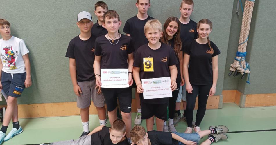 Schüler:innen beim Stocksport