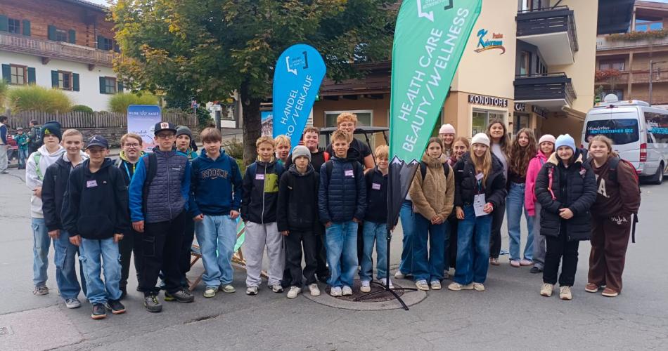 Schüler:innen beim Tag der offenen Betriebetüren in Ellmau
