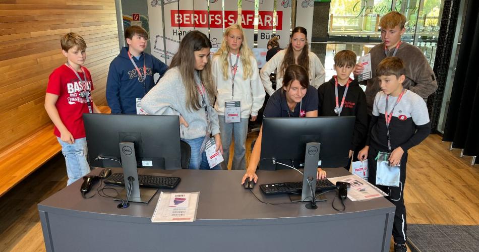 Schüler:innen bei der Berufssafari