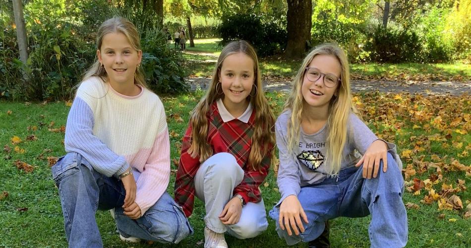 Schüler:innen präsentieren Naturbild