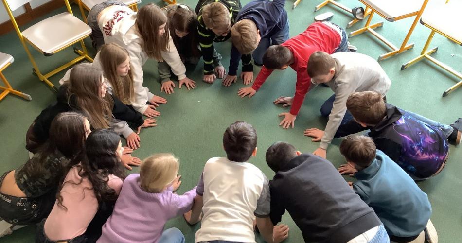 Schüler:innen im Fach Soziales Lernen