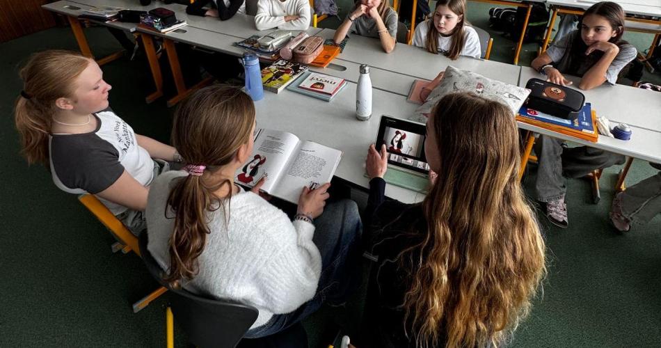 Schüler:innen lesen beim Österreichischen Vorlesetag