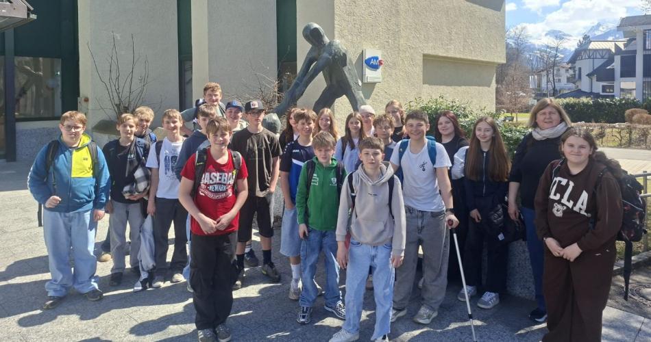Schüler:innen beim Besuch im BIZ
